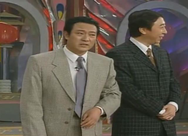 当年抛弃冯巩去当官的牛群是怎么把自己折腾到妻离子散的