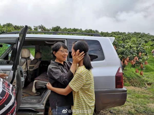 近日,云南华坪女子高中校长张桂梅"拿命办学"的事迹再次刷屏.