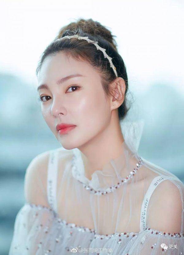 这个夏天，画一个和【姐姐们】一样的活力妆，不被定义的30+