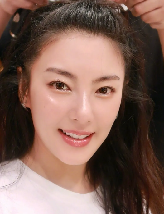 这个夏天，画一个和【姐姐们】一样的活力妆，不被定义的30+