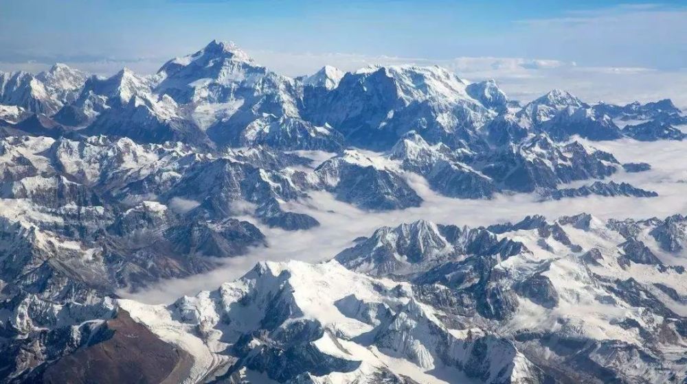 那仁夏牧场位于阿勒泰地区哈巴河县,是阿勒泰地区著名的夏季牧场之一.
