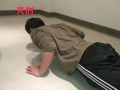 把胸肌练得又胀又疼，俯卧撑的4个实用技巧，帮你练出饱满胸肌
