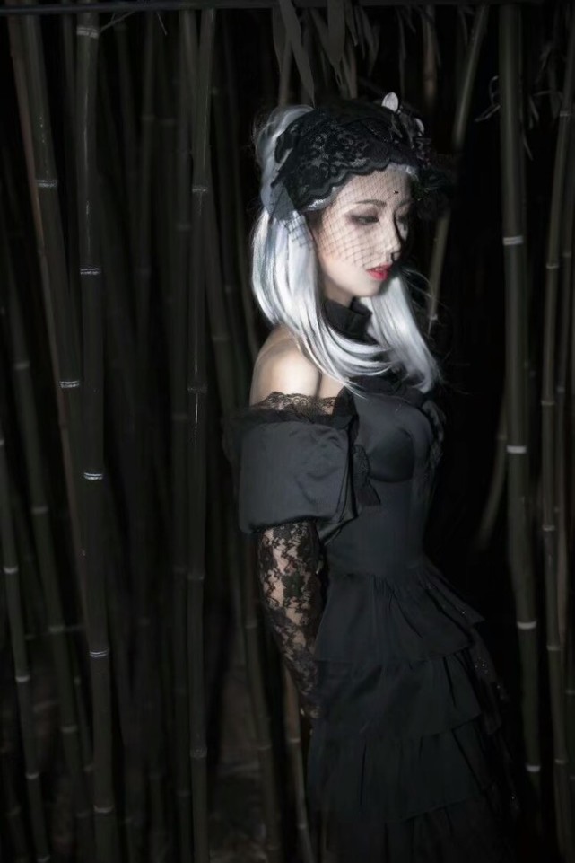 《第五人格》调香师cosplay正片,未亡人身上的脂粉