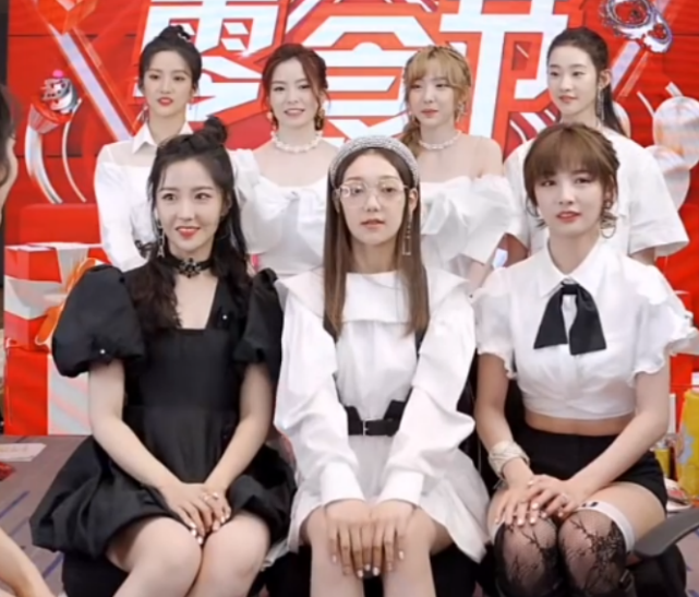 硬糖少女直播跳舞,镜头特写成员大长腿,这肤色差是认真的吗?