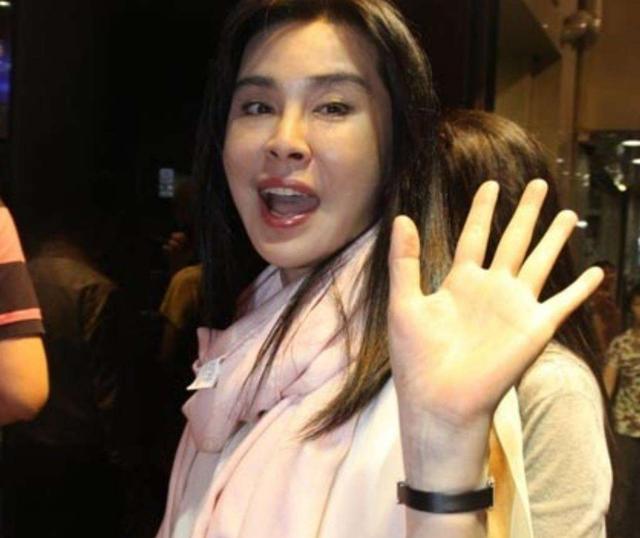 王祖贤近照让人不忍直视,从盛世美颜到人老珠黄,她经历什么了?