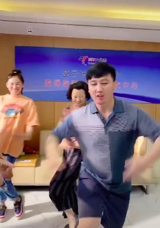 杨树林自曝拍戏站25楼没绑绳,因老婆胖丫出事,独自养家太心酸