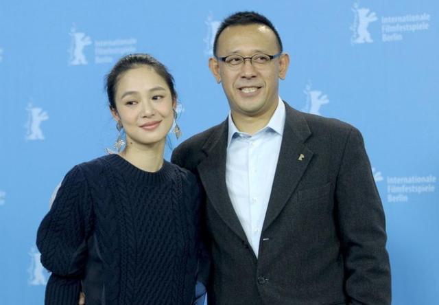 与法国妻子离婚,42岁姜文娶26岁周韵,15年相互陪伴,幸福美满