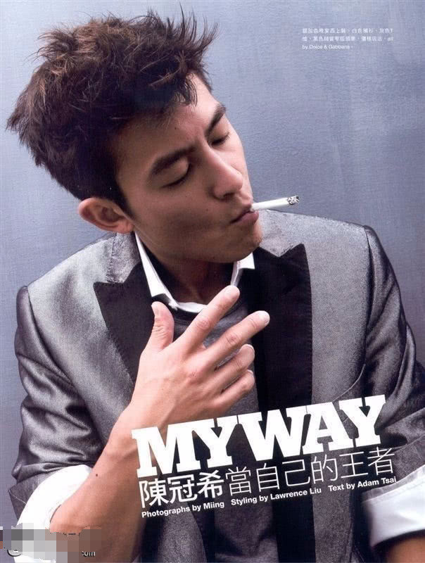 陈冠希长相英俊帅气,身上还带着一股痞子的气质,看陈冠希抽烟的照片