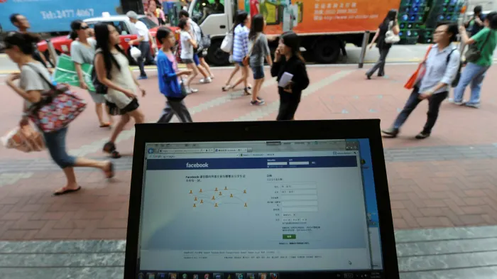 Facebook再装 不愿向港府提交数据 却对英美政府数据请求大开绿灯 笑奇网