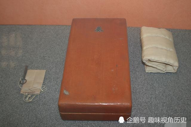 说起奏折制度,为清朝所特有,它的出现和应用,也是完全适应了清朝皇帝
