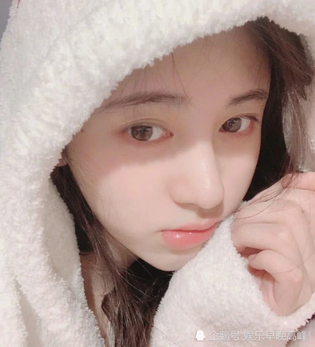 有一种"差距"叫鞠婧祎素颜与化妆,在家的真实状态:完全像换了一个人
