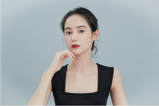 REDEARTH红地球夏季彩妆新品解锁洪秀珠夏日自然空气感妆容