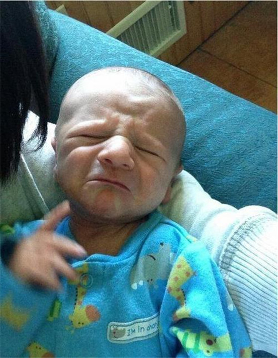 宝宝出生"丑哭宝妈",数月之后成功逆袭,变成浓眉大眼