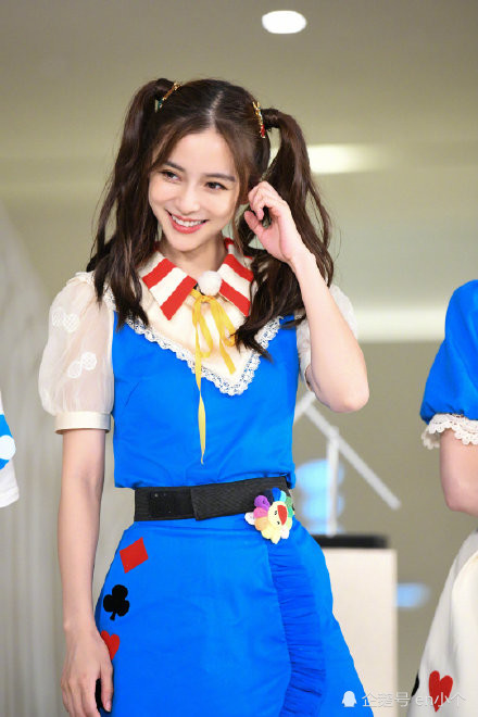 angelababy双马尾发型马戏团短裙 俏皮可爱 灵动活泼