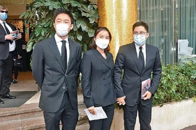 赌王葬礼豪门云集何超莲绯闻男友霍启山罕见露面帅气不输窦骁
