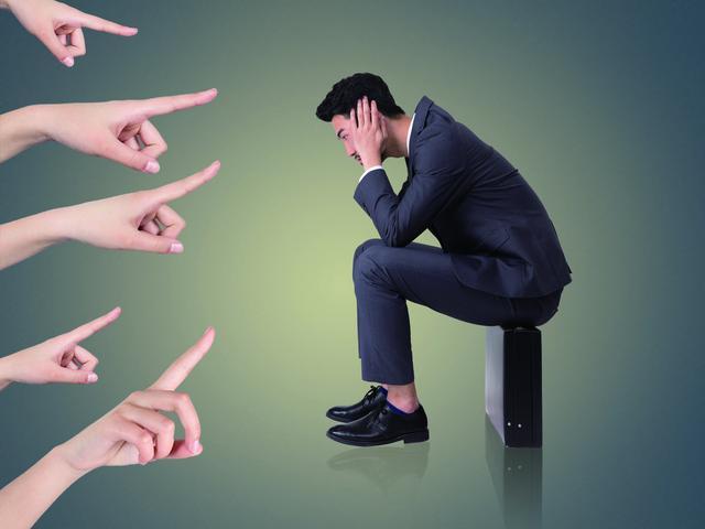 心理学极度自私的男人往往不是斤斤计较而是有这2个特征