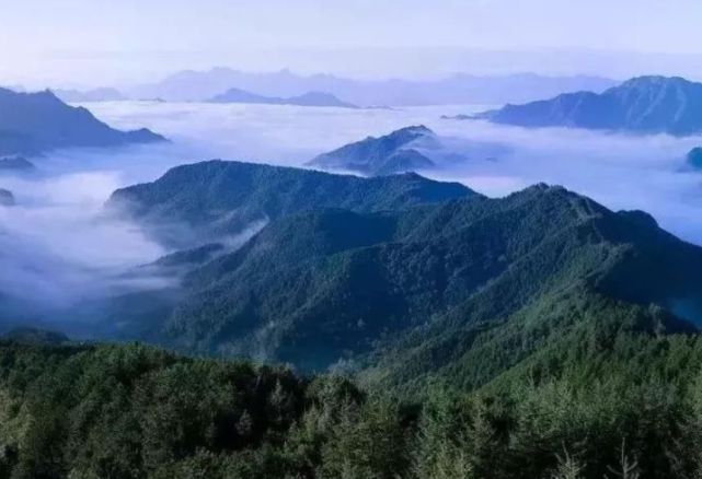 河南一座绵延八百里的山脉,其中有四座5a级山峰,这在