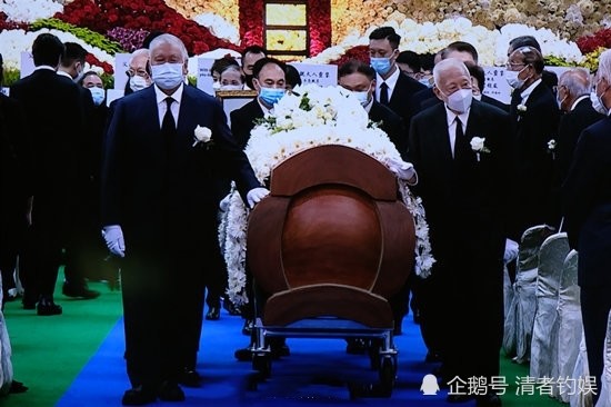 赌王何鸿燊出殡,花圈上的名字全都是大佬,越看越震撼