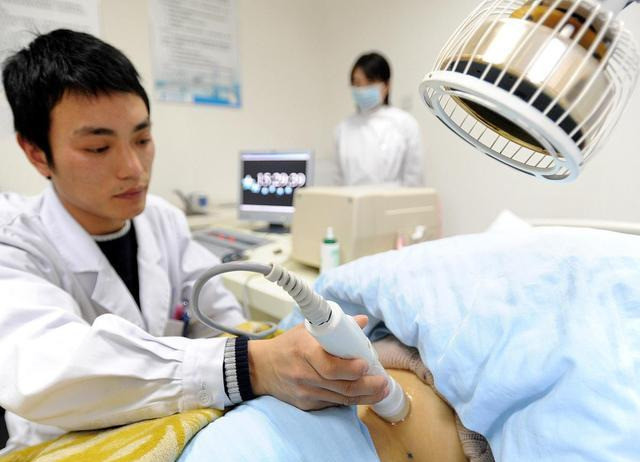孩子出生才发现有足内翻缺陷，父母该怎么办？
