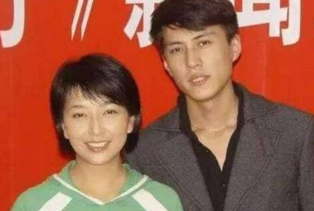 44岁靳东老婆曝光原来是赫赫有名的她难怪看不上江珊母女