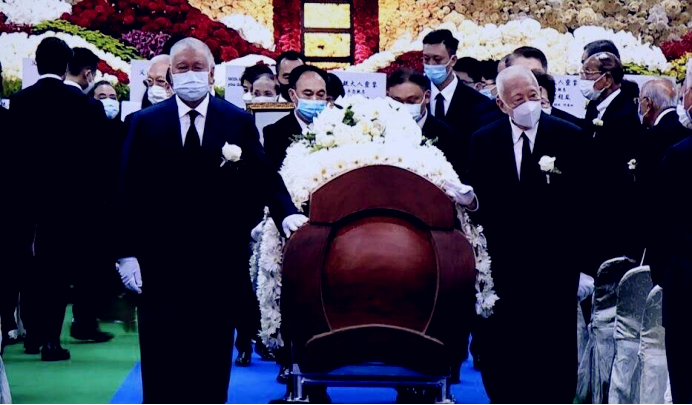 获政商名人扶灵,何鸿燊凭借什么?