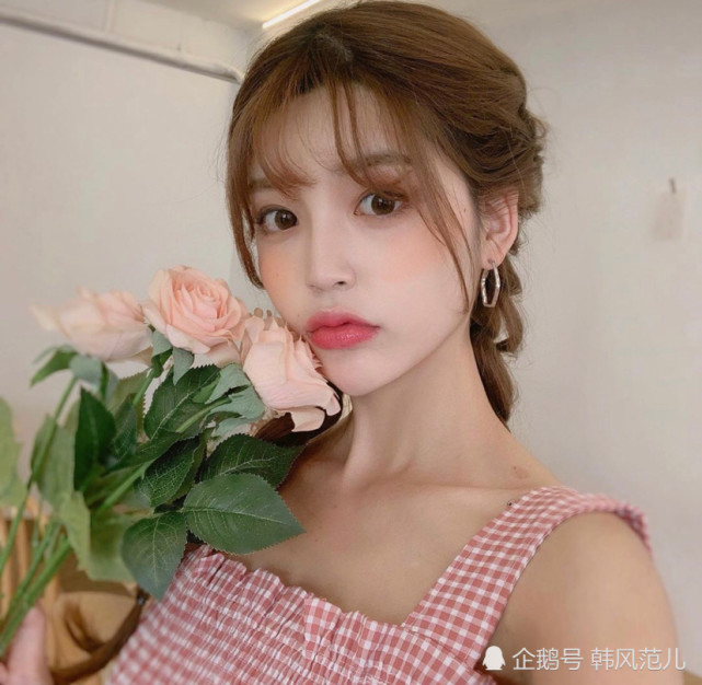 夏日甜美清新的自拍,可爱加倍的氧气女孩儿