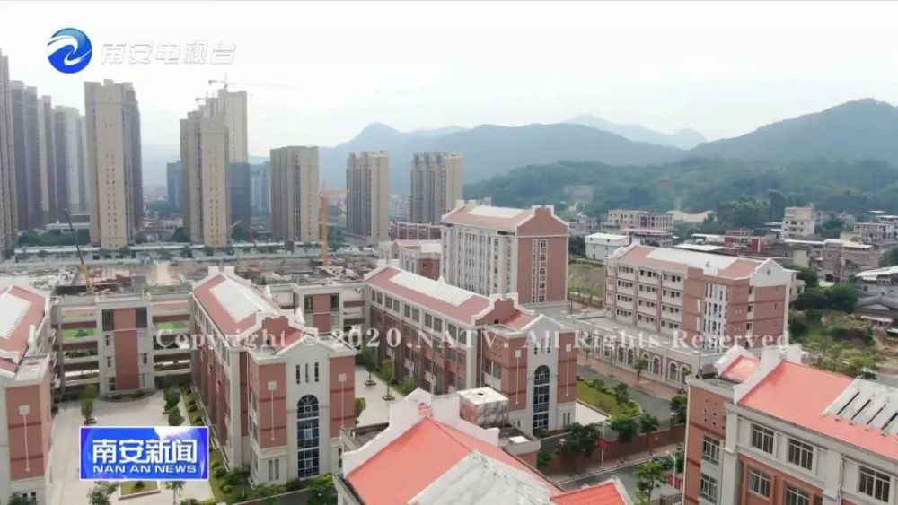 首都师范大学附属昌财实验中学,坐落于罗东镇新镇区——银河新城