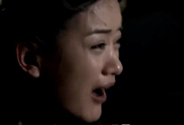 雪豹:萧雅受辱时,老版无奈开枪自杀,你看新版啥时候举的枪?