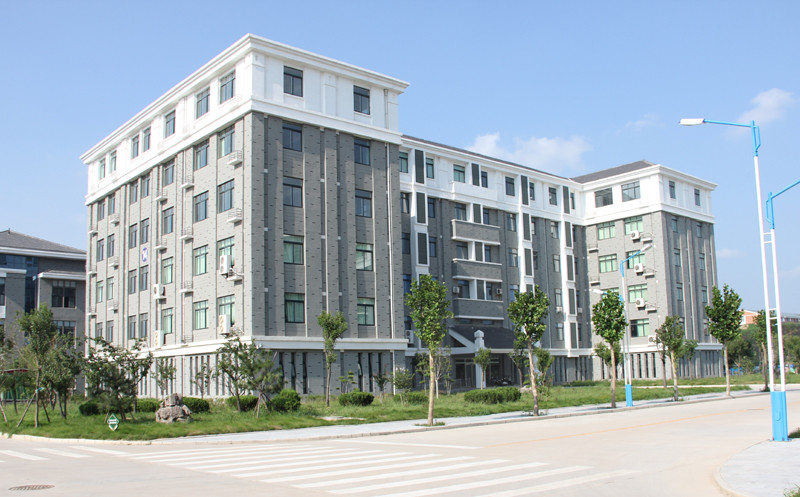 开封大学是开封当地一所公办专科院校,学校建校时间不长,最早可追溯