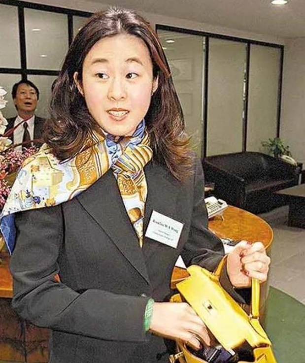 2007年的时候,王颖妤跟郑家纯生下一个儿子,但是由于名分的问题,孩子
