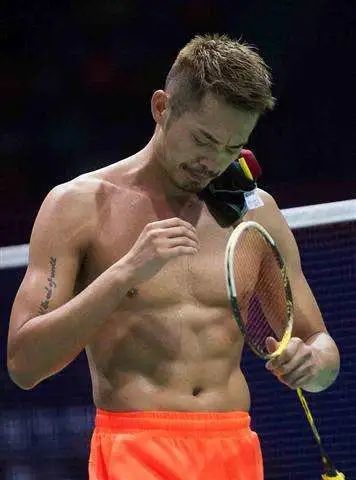 37岁林丹和33位肌肉男同台竞技，网友：中国肌肉男正在崛起！