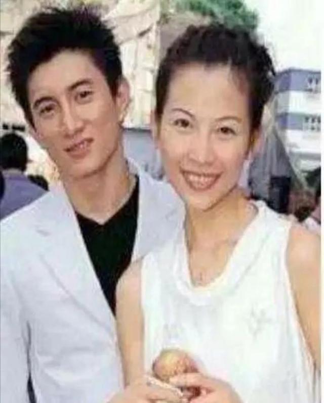 蔡少芬曾公开表示,是吴奇隆给了她继续生存下去的勇气.