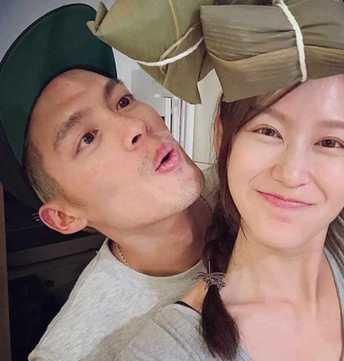 张韶涵34岁前男友宣布当爸,开心晒女儿照片,网友