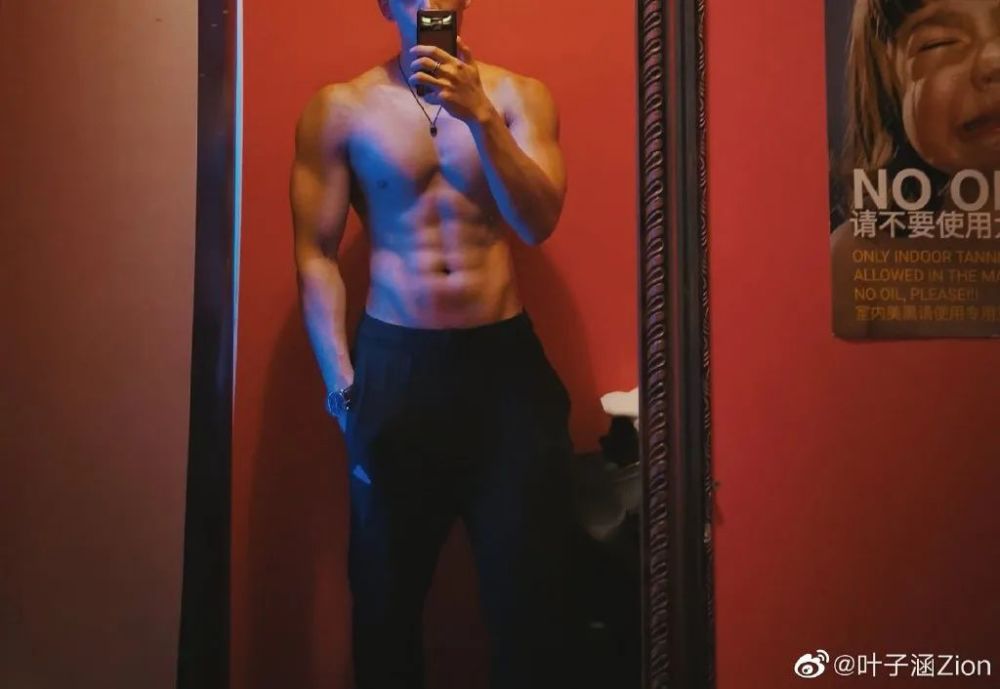 37岁林丹和33位肌肉男同台竞技，网友：中国肌肉男正在崛起！