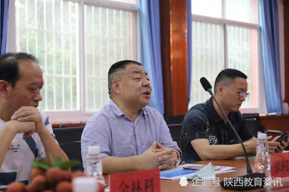 许士明,集团副总裁兼西安铁道职业学校校长刘爱民,集团总裁助理魏国