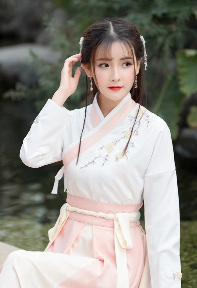 古风汉服美女夏季户外摄影写真照