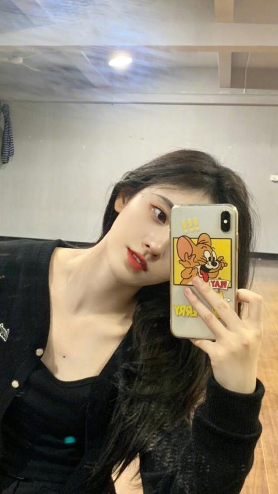 鞠婧祎壁纸 她的自拍都好好看