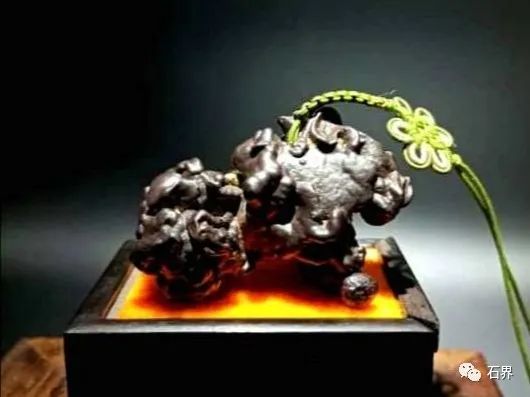 沙漠金刚,又称埃及金刚,黑金刚.出产自埃及无人区的沙漠腹地.