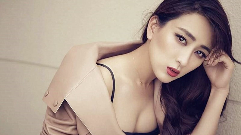 比如最早介入李小璐和pgone的"夜宿门"一事,痛骂马苏有"圈内老鸹"名号