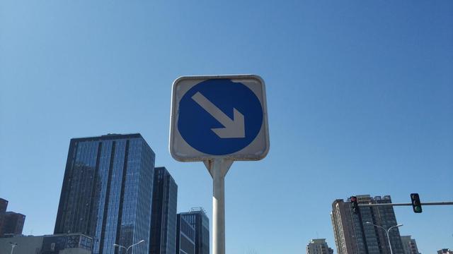 存钱生息还是买房升值？国家一锤定音，3消息传来，内行人给答案