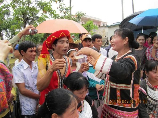 黎族风俗《黎族婚礼—饮福酒》