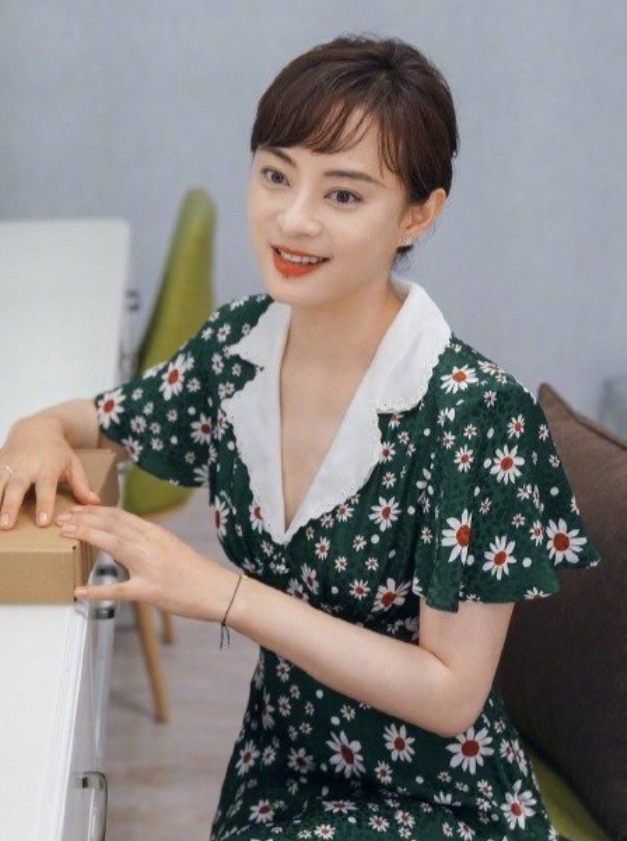37岁孙俪终于换造型了，看清真人后，才知道她留短发的原因！