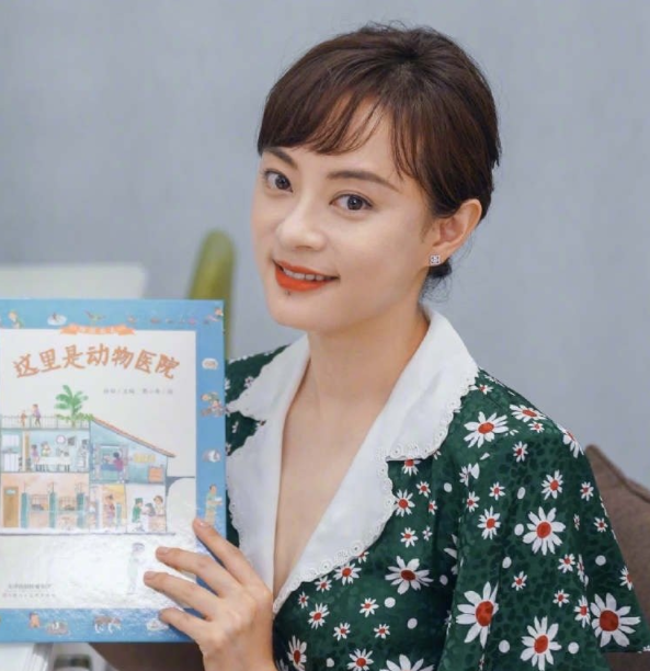 37岁孙俪终于换造型了，看清真人后，才知道她留短发的原因！