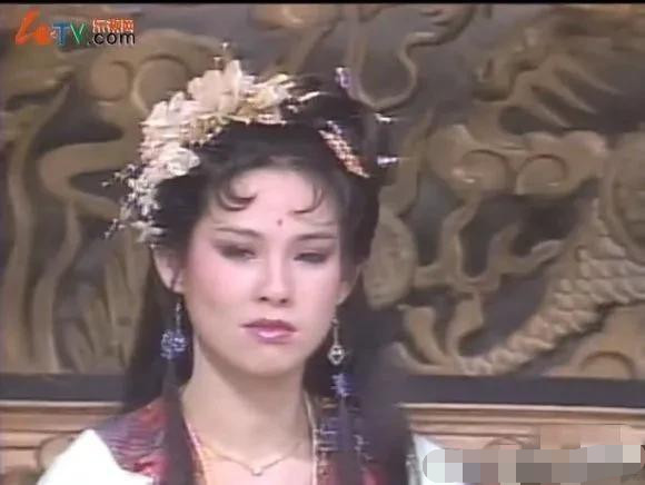 女主苏妲己的扮演者是周丹薇.