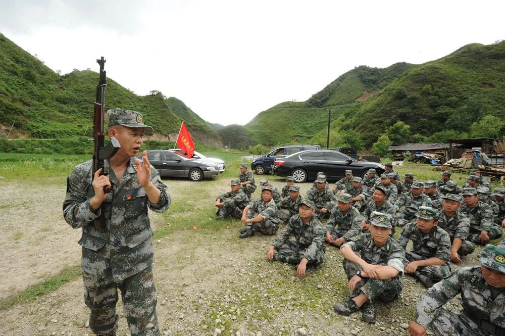 黔东南州麻江县基干民兵开展基地化军事训练