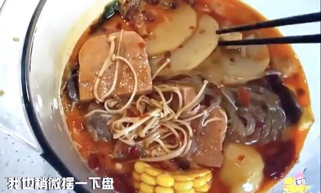 45岁何炅，从来没胖过的主持人，分享：多吃3种食物，不饿也能瘦