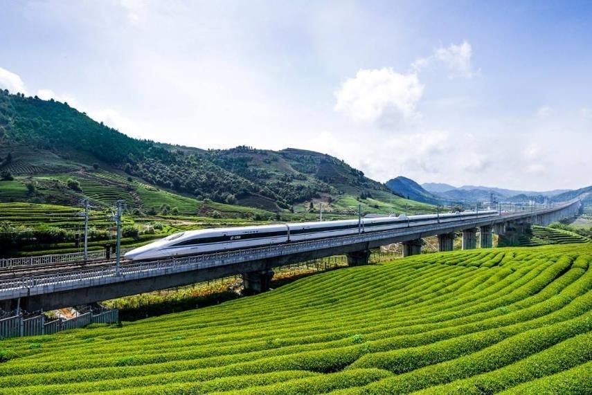 中国一条真正的旅游高铁线路,被誉为"最美高铁,旅游景点密布