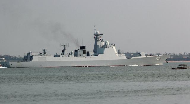052d型驱逐舰此前安装有八木天线和相控阵雷达,相控阵雷达在战时才会
