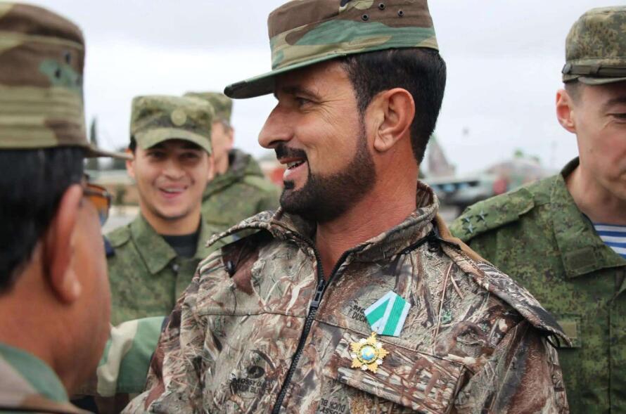 叙利亚军方也在采取行动,叙利亚老虎师指挥官苏海尔-哈桑少将,日前