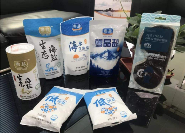 如果生产日期非常清晰,一般是优质食盐,如果发现日期非常模糊,包装